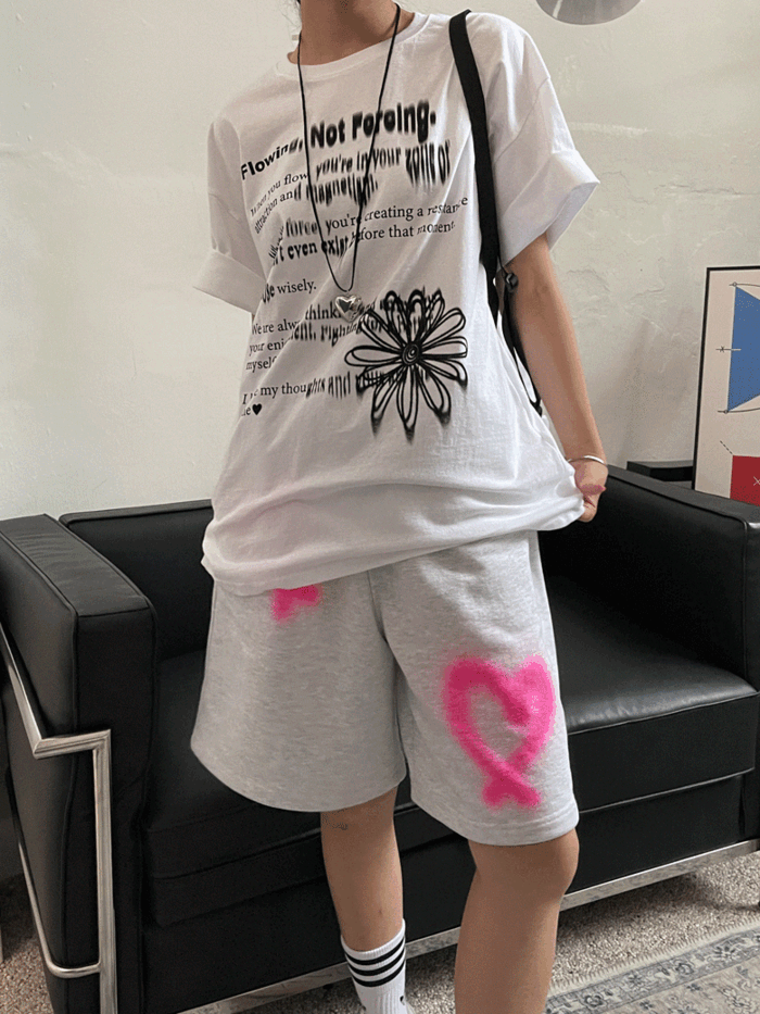 [SALE] 오버핏 그래피티 데이지 반팔 티셔츠 (2color)